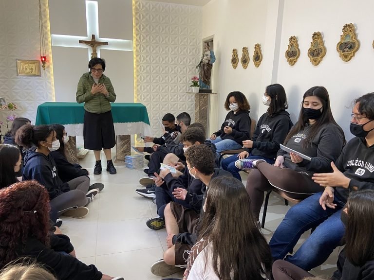 Visita do Terceiro Ano a Residência das Irmãs Carmelitas em Juiz de Fora